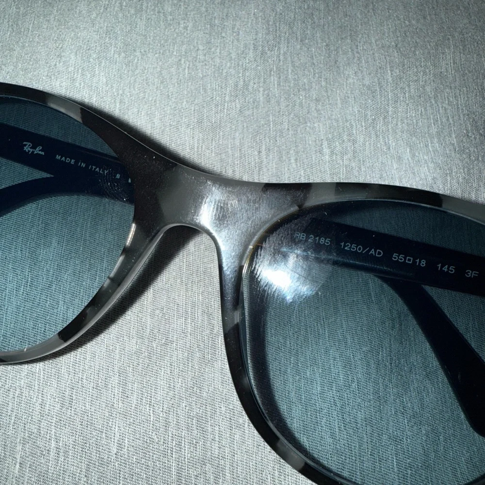 Ray Ban women’s sunglasses black and grey - Picture 7 of 7